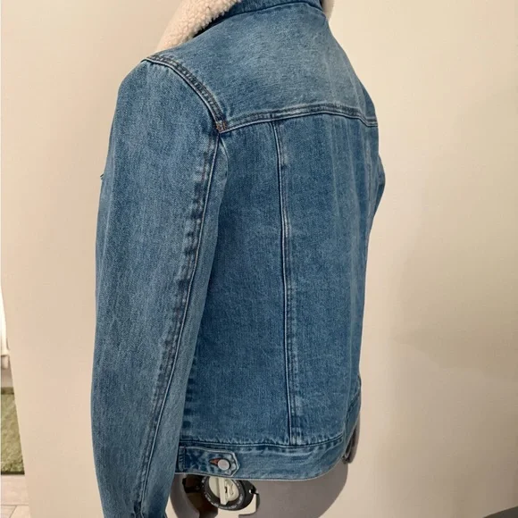 STORE CLOSING SALE UGG women’s Denim Jacket with Sherpa Collar - Picture 4 of 9